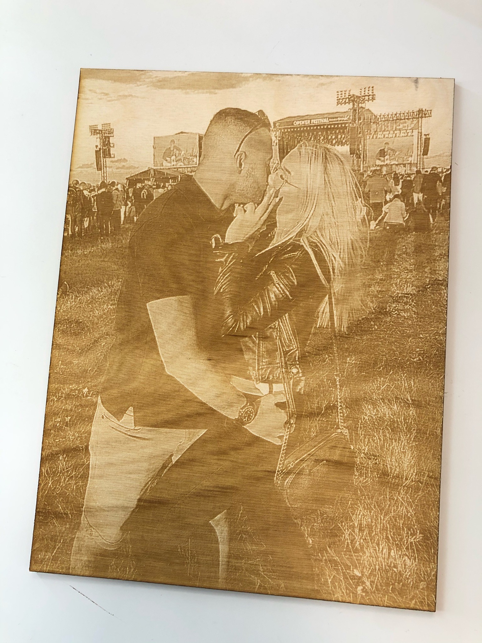Grawer zdjęcia na drewnie