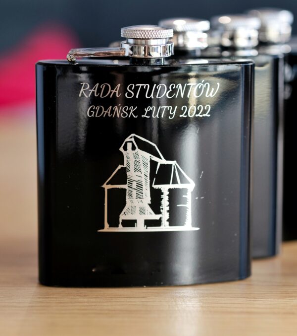 Piersiówka z grawerem Piersiówka z grawerem