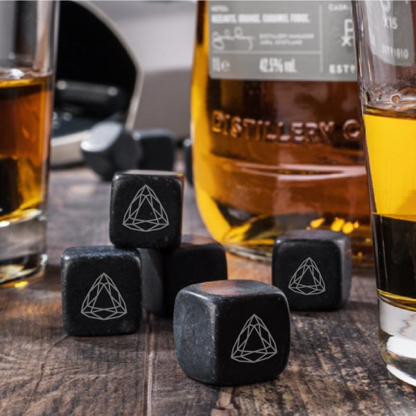 Kamienie do whisky z grawerem